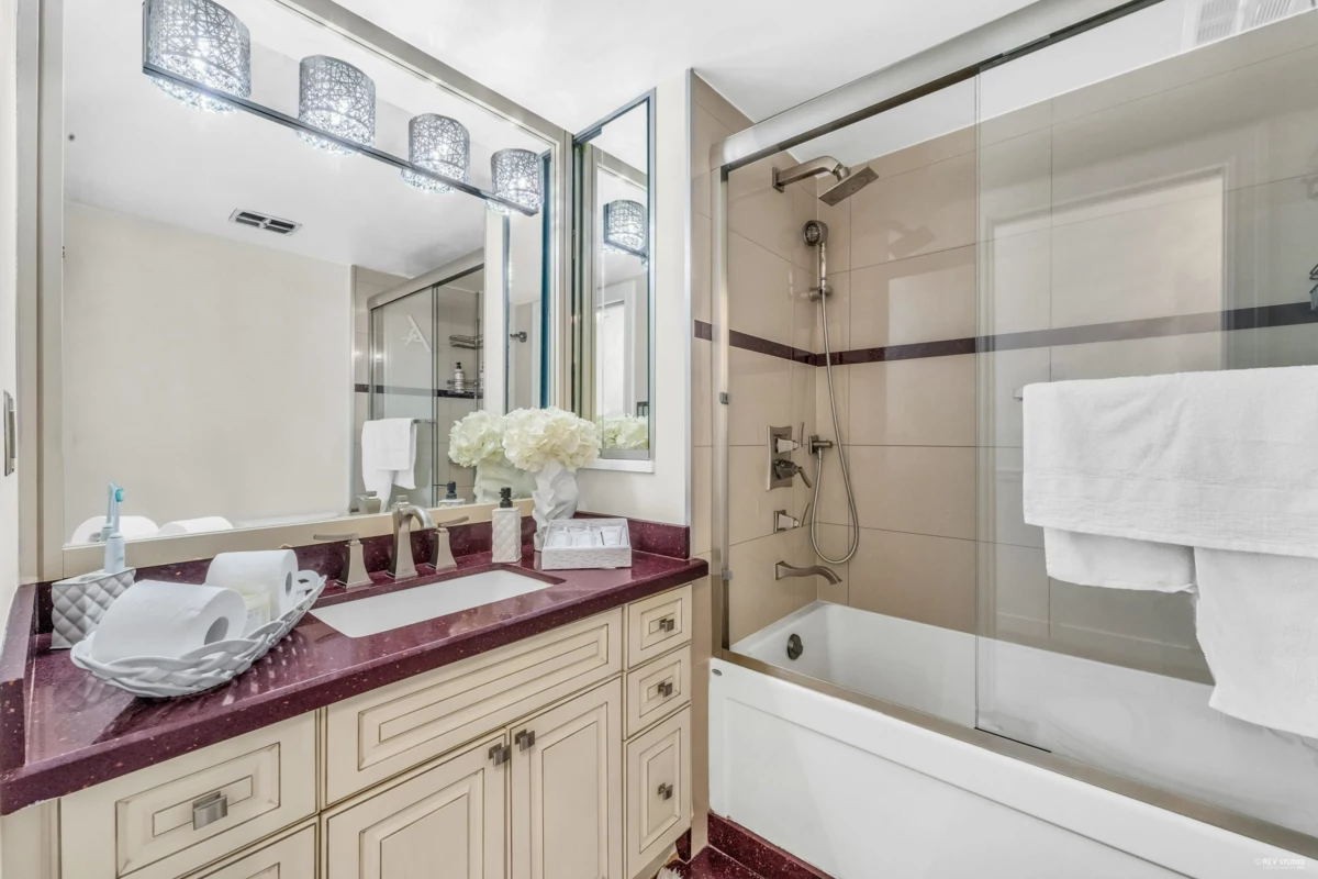 Outdoor Patio Photo of 101 1750 Esquimalt Avenue, West Vancouver, BC