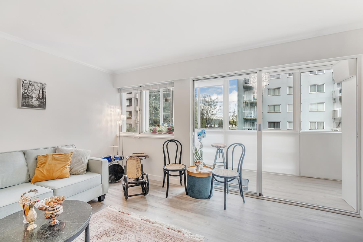 Primary Bathroom Photo of 101 1750 Esquimalt Avenue, West Vancouver, BC