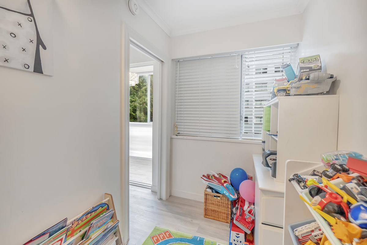 Staircase Photo of 101 1750 Esquimalt Avenue, West Vancouver, BC