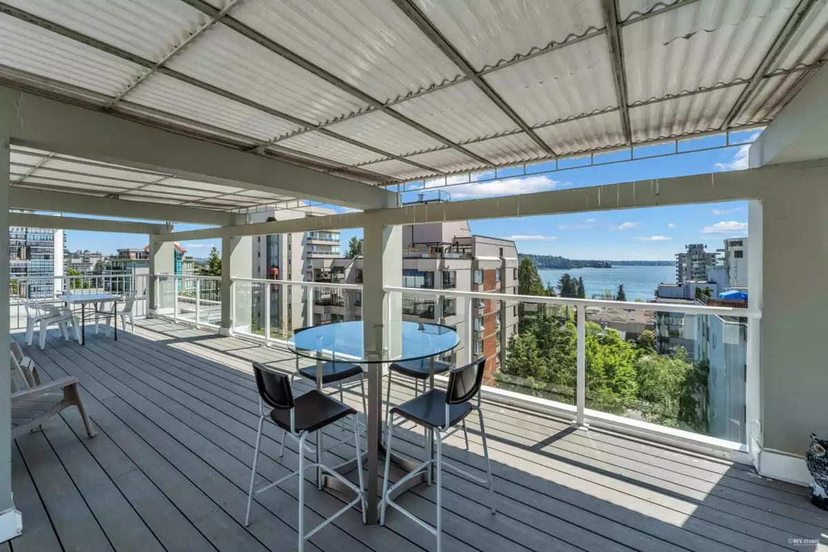 Swimming Pool Photo of 101 1750 Esquimalt Avenue, West Vancouver, BC