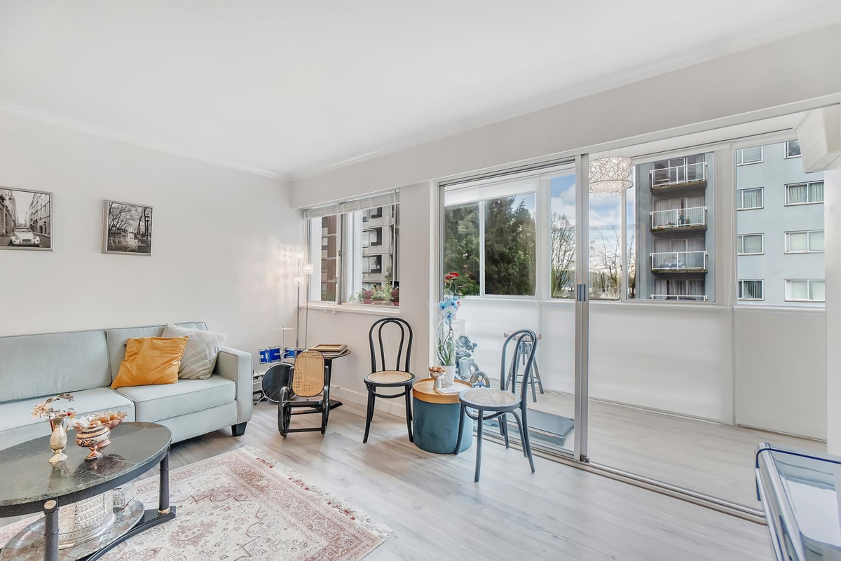 Walk-In Closet Photo of 101 1750 Esquimalt Avenue, West Vancouver, BC