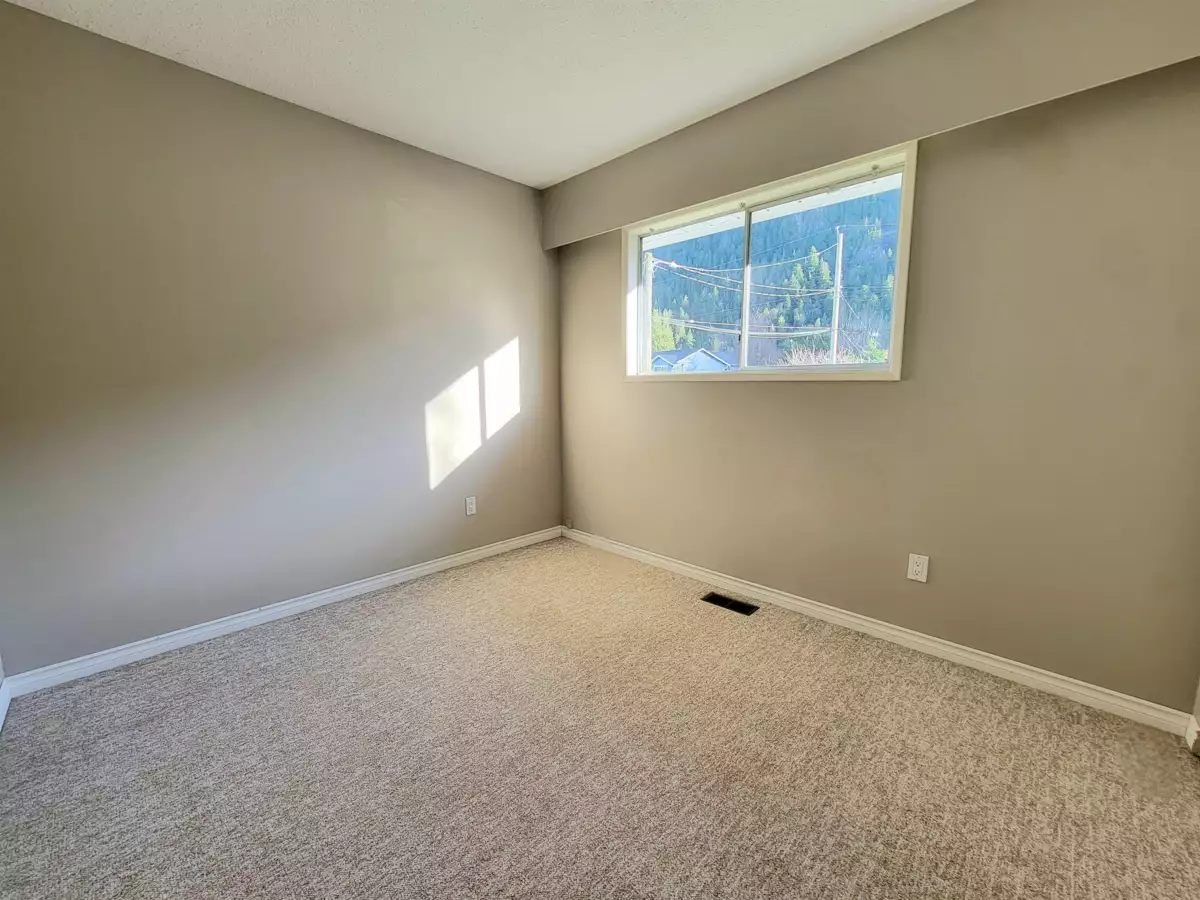 Breakfast Nook Photo of 38295 Chestnut Avenue, Squamish, BC