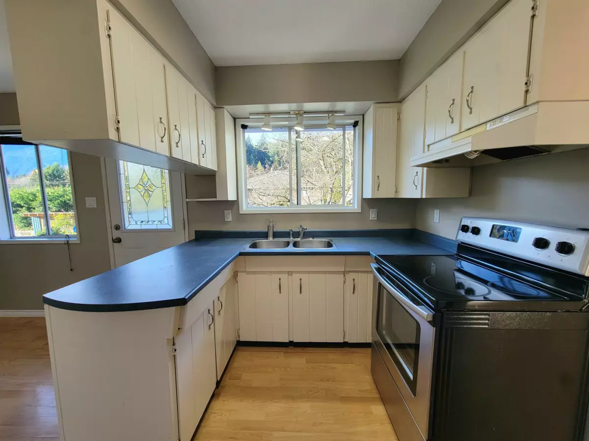 Kitchen Photo of 38295 Chestnut Avenue, Squamish, BC
