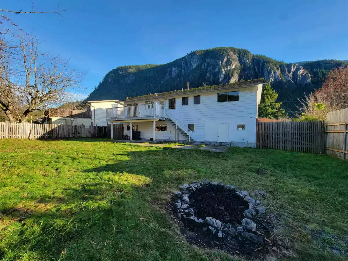 Laundry Room Photo of 38295 Chestnut Avenue, Squamish, BC