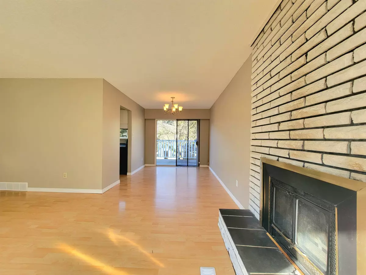 Living Room Photo of 38295 Chestnut Avenue, Squamish, BC