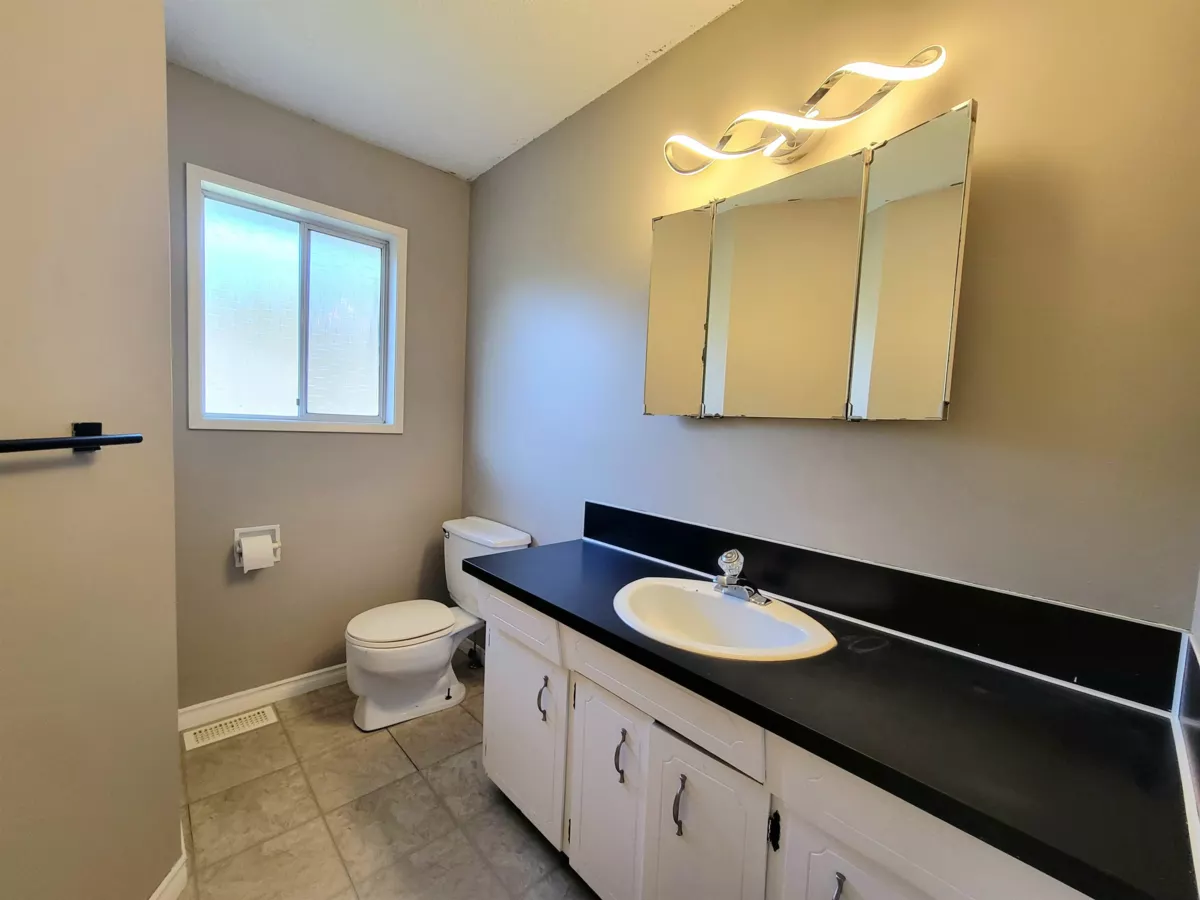 Primary Bathroom Photo of 38295 Chestnut Avenue, Squamish, BC