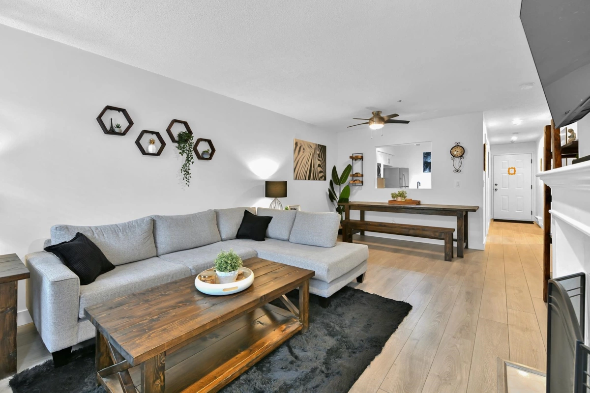 Family Room Photo of 203 33165 2 Avenue, Mission, BC