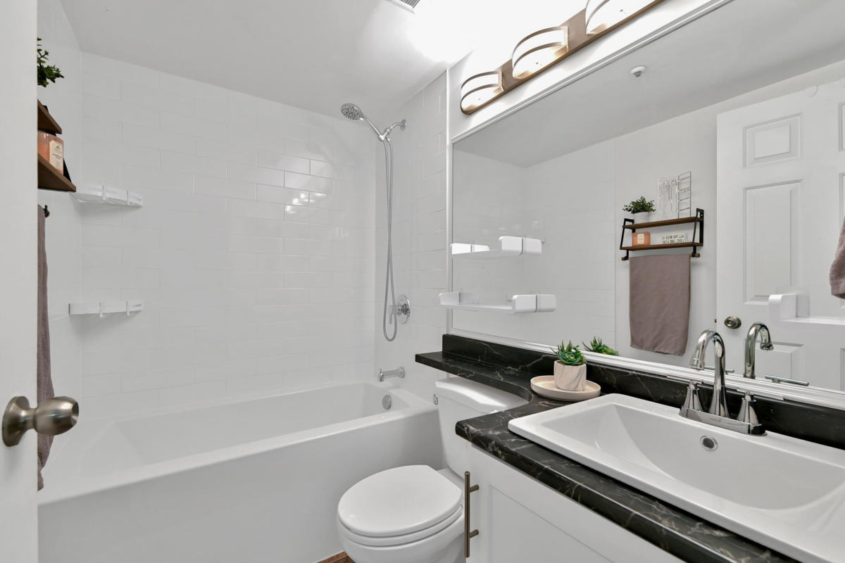 Mudroom Photo of 203 33165 2 Avenue, Mission, BC