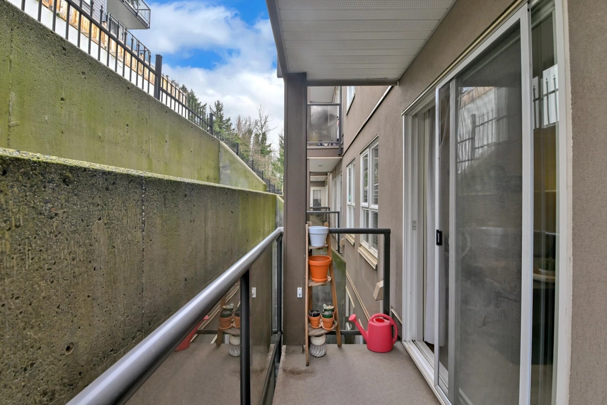 Staircase Photo of 203 33165 2 Avenue, Mission, BC