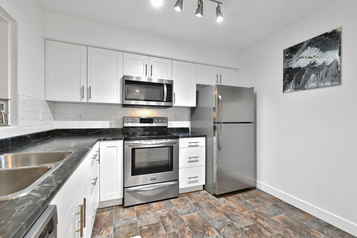 Walk-In Closet Photo of 203 33165 2 Avenue, Mission, BC