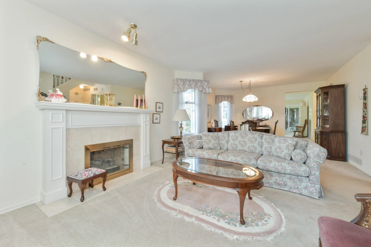 Dining Area Photo of 18 14316 19a Avenue, Surrey, BC