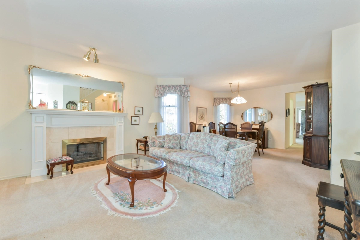 Living Room Photo of 18 14316 19a Avenue, Surrey, BC