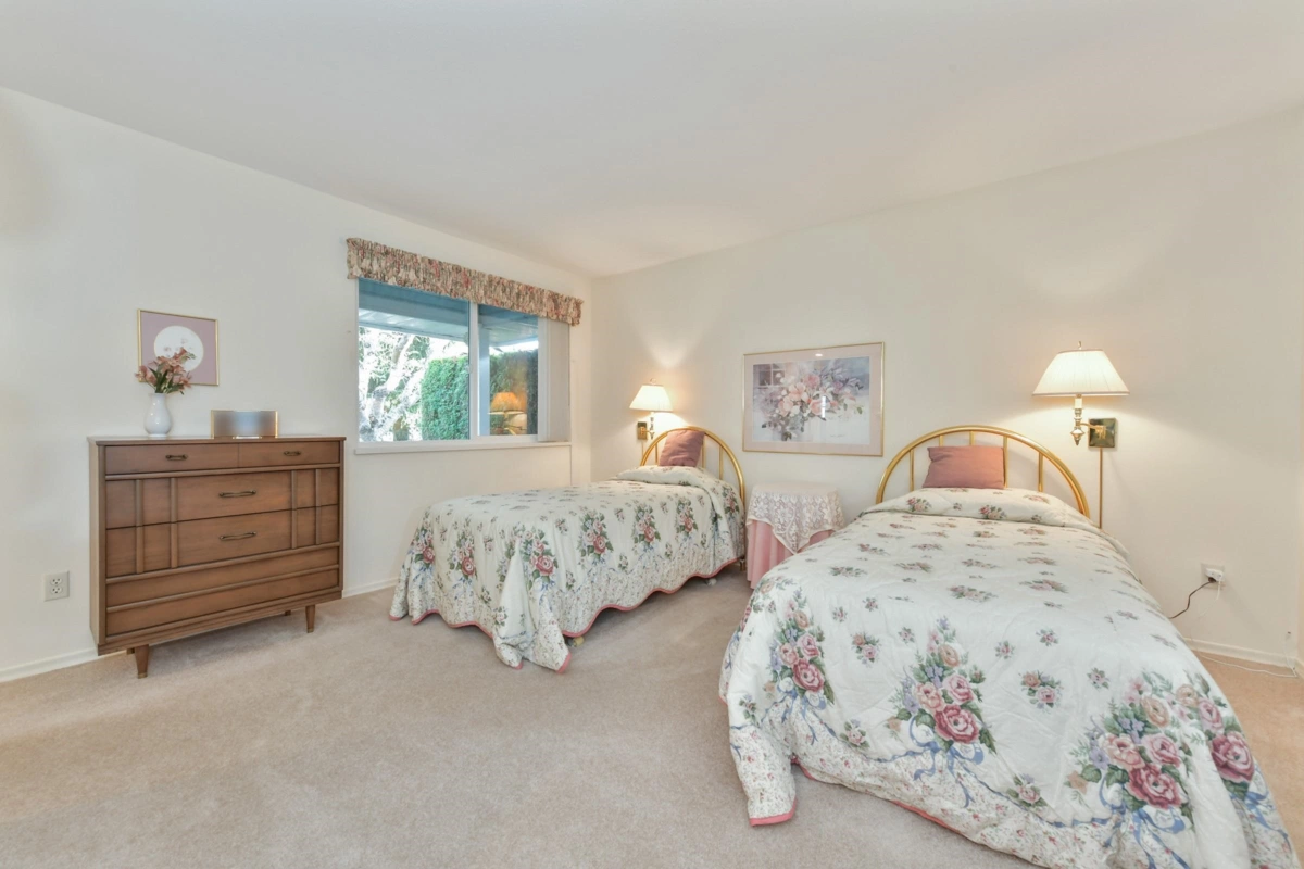 Powder Room Photo of 18 14316 19a Avenue, Surrey, BC