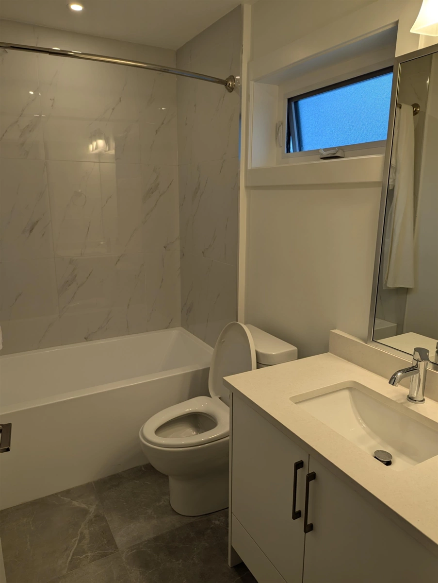 Kitchen Island Photo of 836 W 61st Avenue, Vancouver, BC