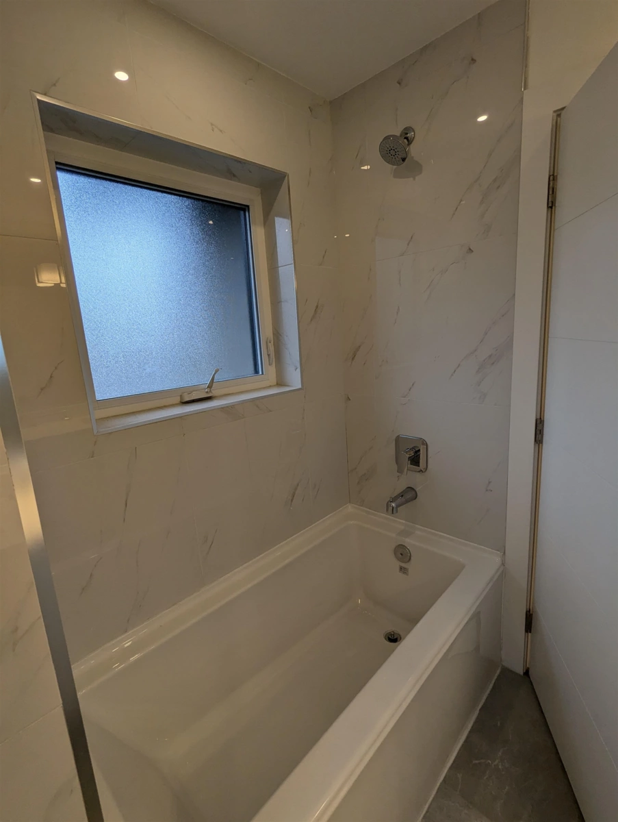 Primary Bathroom Photo of 836 W 61st Avenue, Vancouver, BC