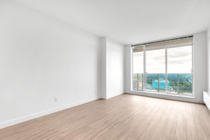 2702 13615 Fraser Highway, Surrey, BC, Surrey — Apartment/Condo for sale