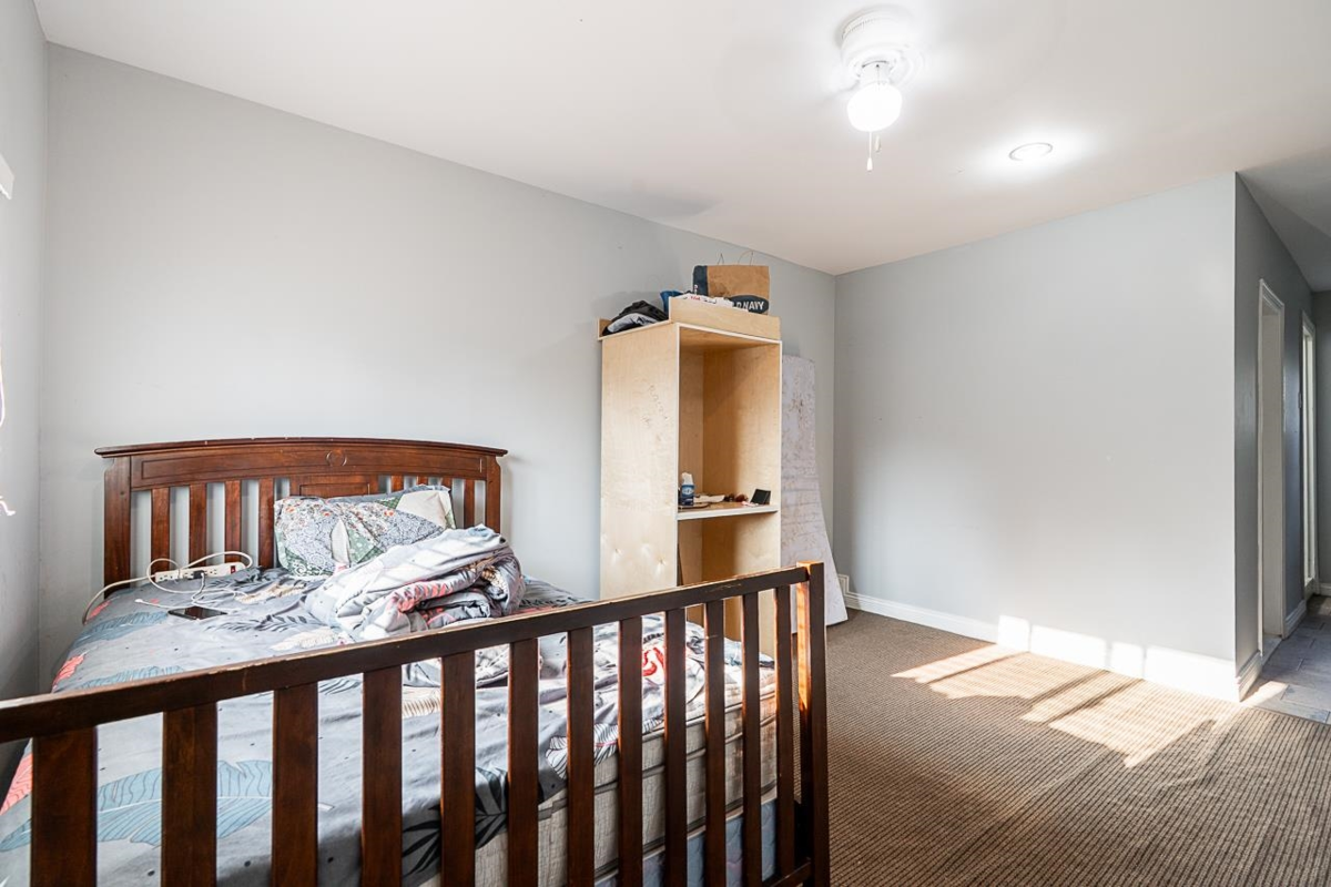 Entry Foyer Photo of 7380 Parkwood Drive, Surrey, BC