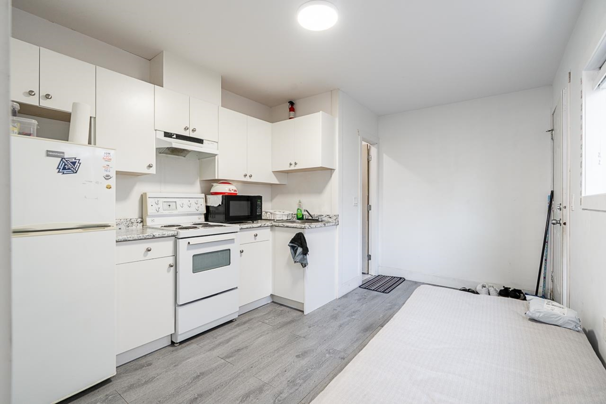 Guest Bathroom Photo of 7380 Parkwood Drive, Surrey, BC