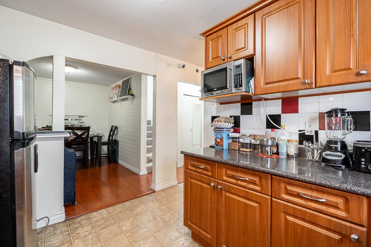 Kitchen Photo of 7380 Parkwood Drive, Surrey, BC