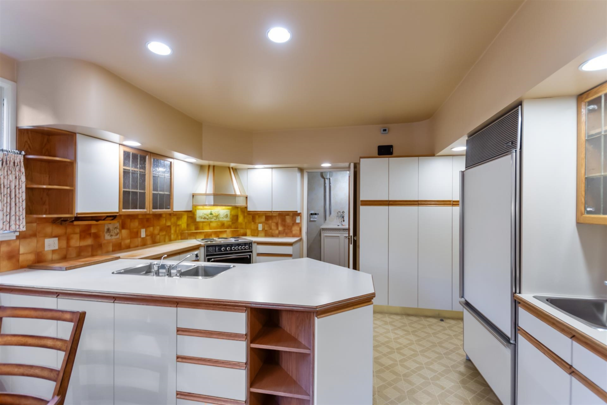 Kitchen Island Photo of 5376 Marguerite Street, Vancouver, BC