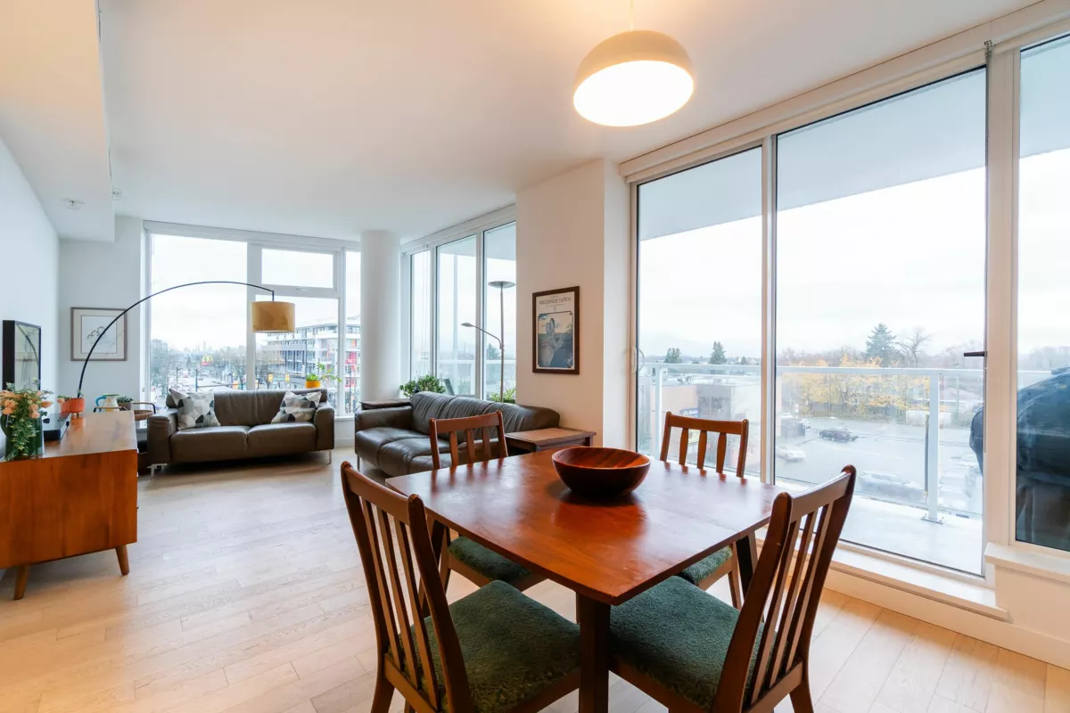 Breakfast Nook Photo of 511 2220 Kingsway, Vancouver, BC