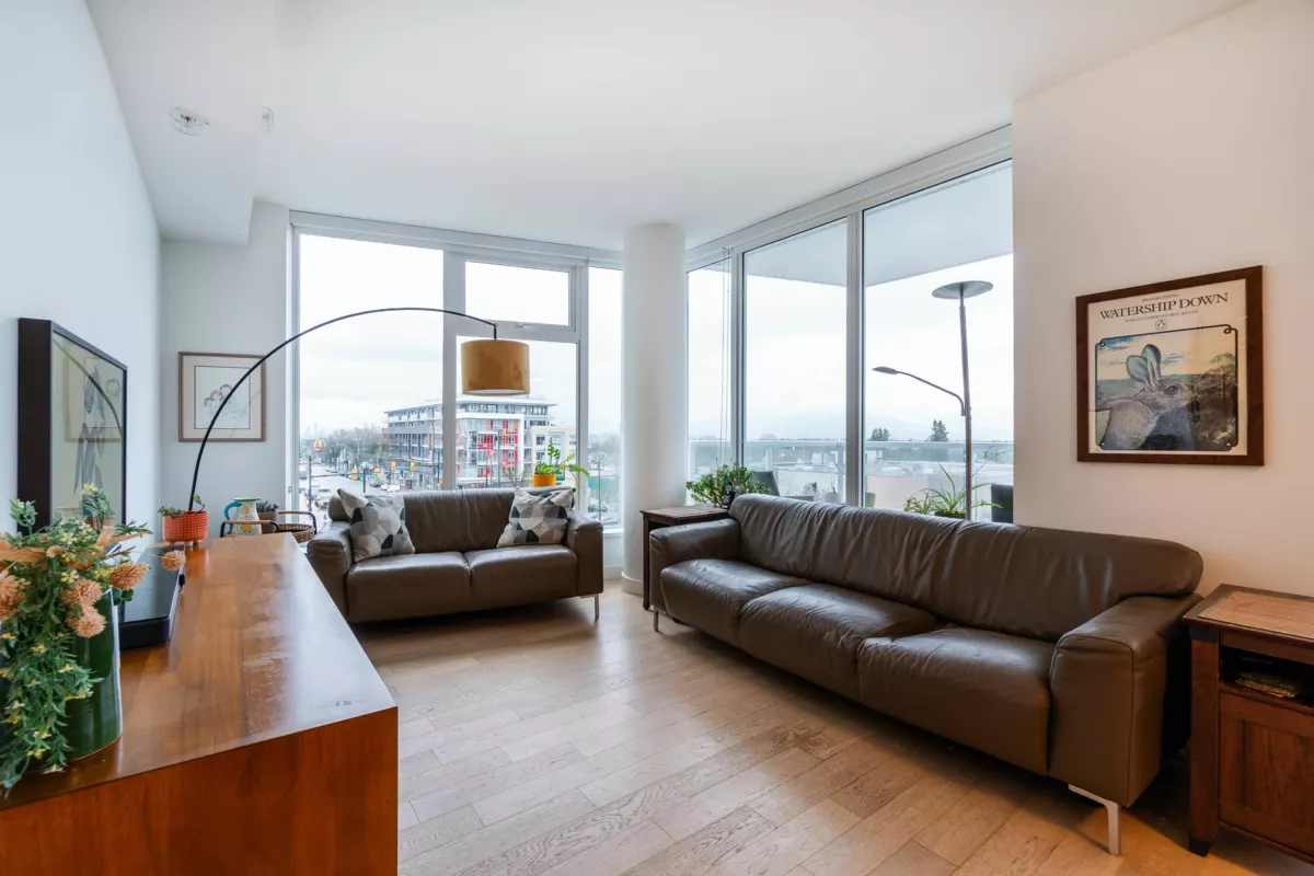 Exterior Front Photo of 511 2220 Kingsway, Vancouver, BC