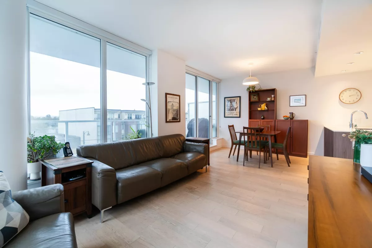 Family Room Photo of 511 2220 Kingsway, Vancouver, BC