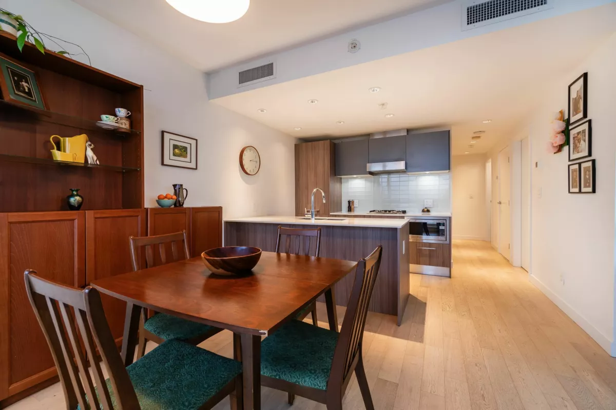 Kitchen Island Photo of 511 2220 Kingsway, Vancouver, BC