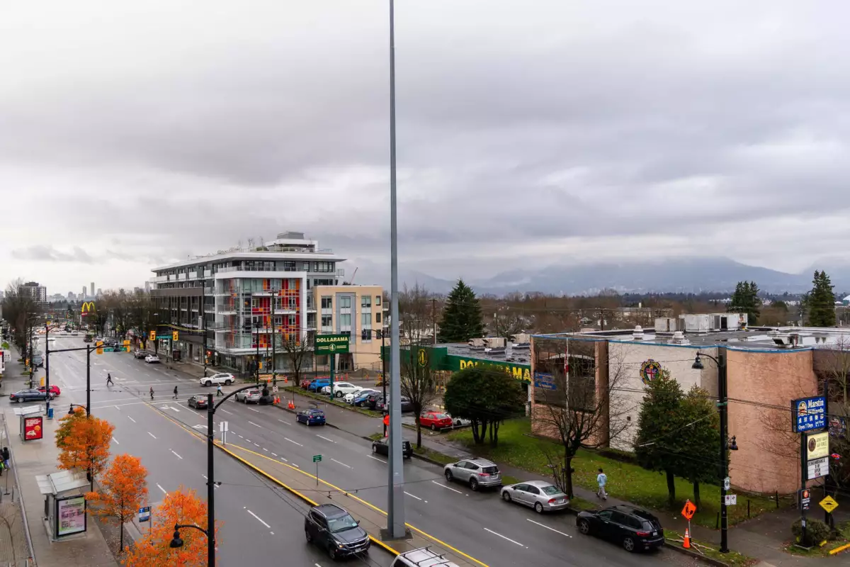 Primary Bathroom Photo of 511 2220 Kingsway, Vancouver, BC