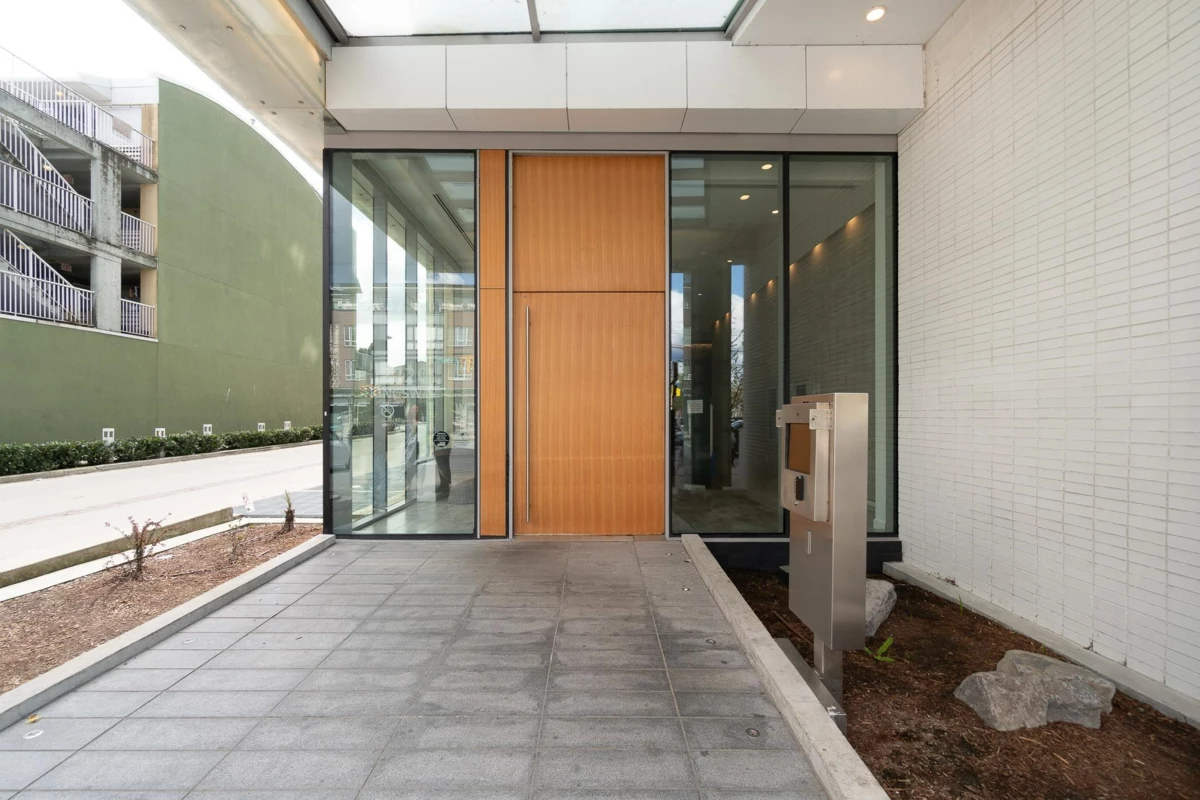 Swimming Pool Photo of 511 2220 Kingsway, Vancouver, BC