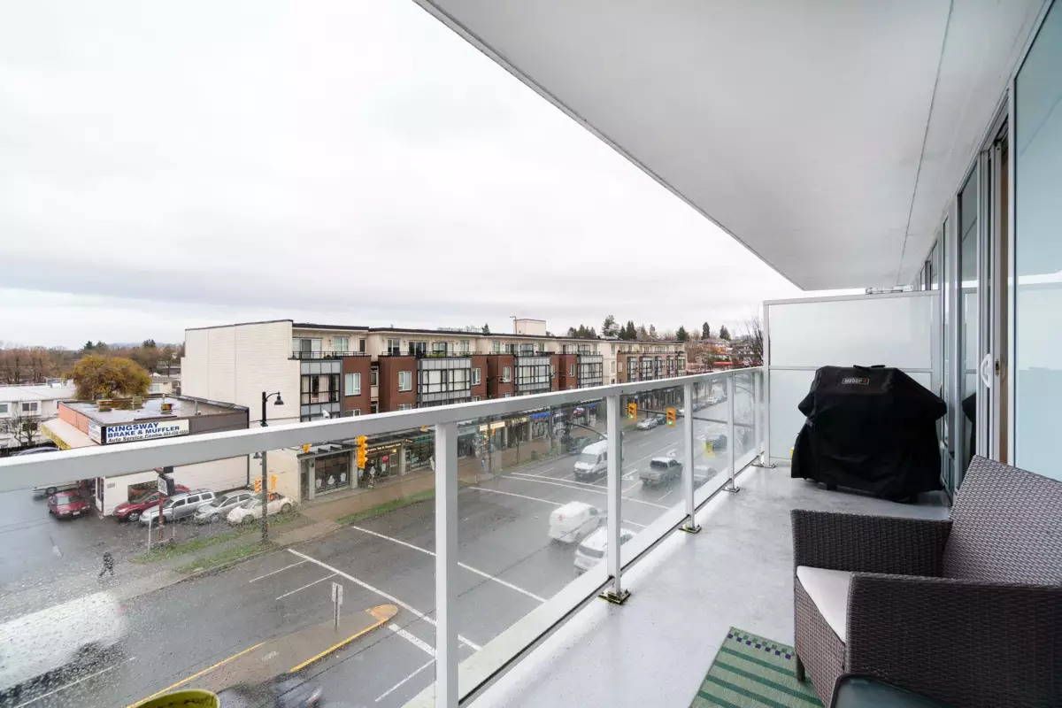 Walk-In Closet Photo of 511 2220 Kingsway, Vancouver, BC