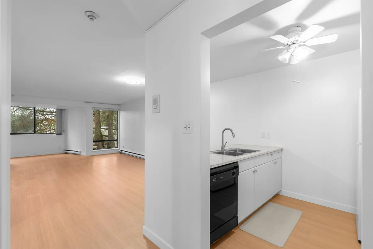 Kitchen Photo of 214 9300 Glenacres Drive, Richmond, BC