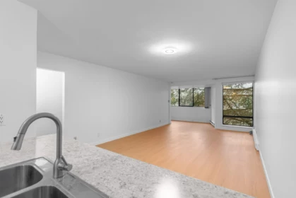 214 9300 Glenacres Drive, Richmond, BC