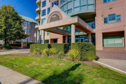 1605 3071 Glen Drive, Coquitlam, BC, Coquitlam — Apartment/Condo for sale