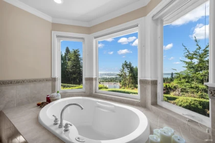 Powder Room Photo of 848 Fairmile Road, West Vancouver, BC