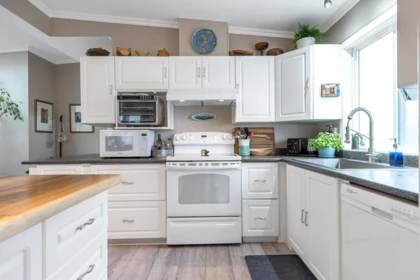 Breakfast Nook Photo of 9 1640 162 Street, Surrey, BC