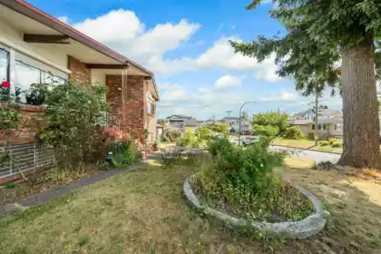Front Yard Photo of 4561 Manor Street, Vancouver, BC