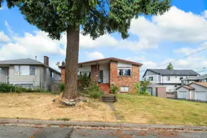 Mudroom Photo of 4561 Manor Street, Vancouver, BC