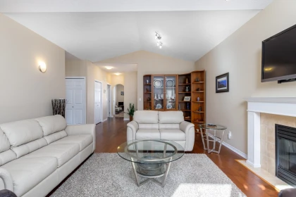 Kitchen Photo of 15 18939 65 Avenue, Surrey, BC