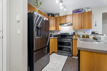 Kitchen Photo of 203 14885 105 Avenue, Surrey, BC