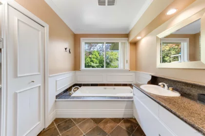 Hallway Photo of 651 Kenwood Road, West Vancouver, BC