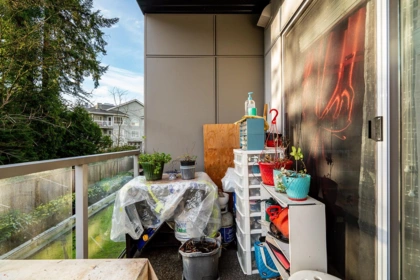 Entry Foyer Photo of 107 9689 140 Street, Surrey, BC