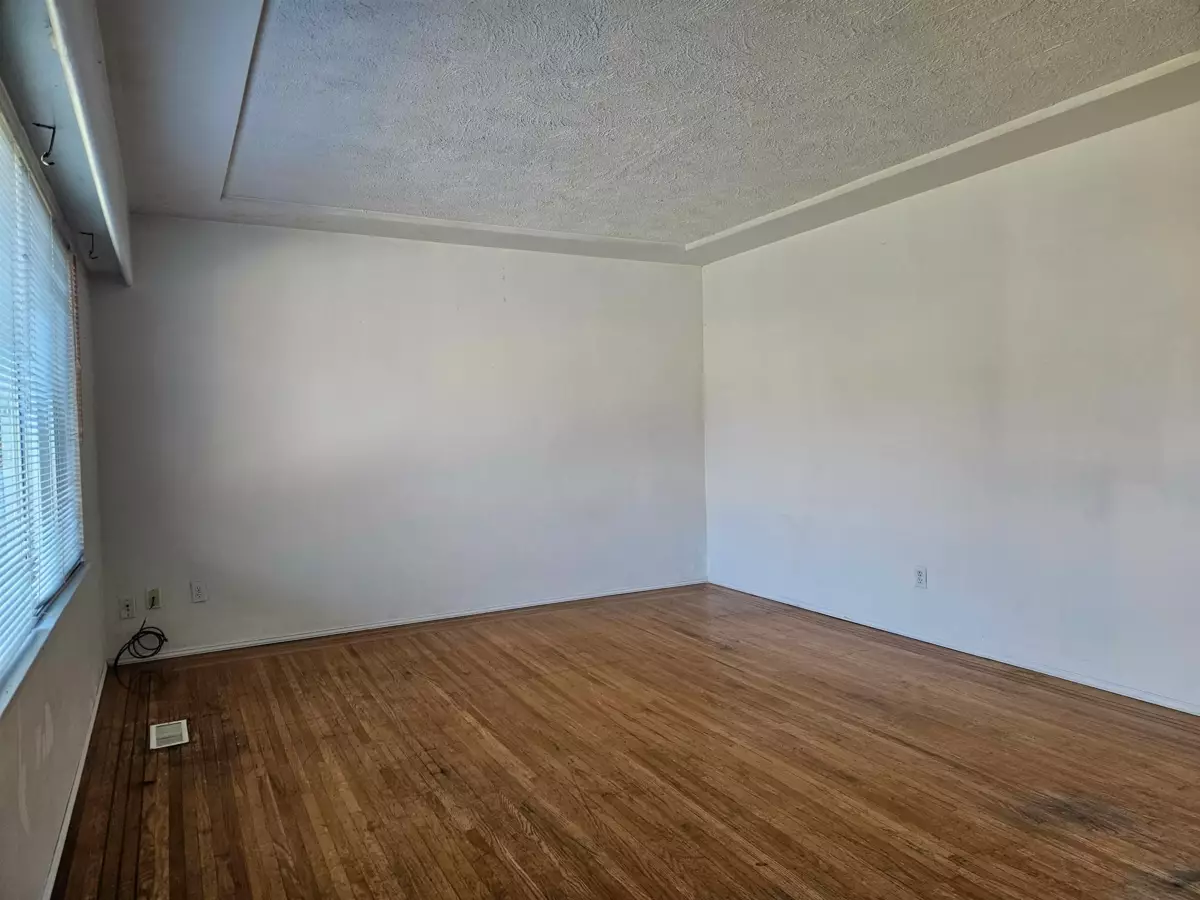 Kitchen Island Photo of 543 Rupert Street, Vancouver, BC