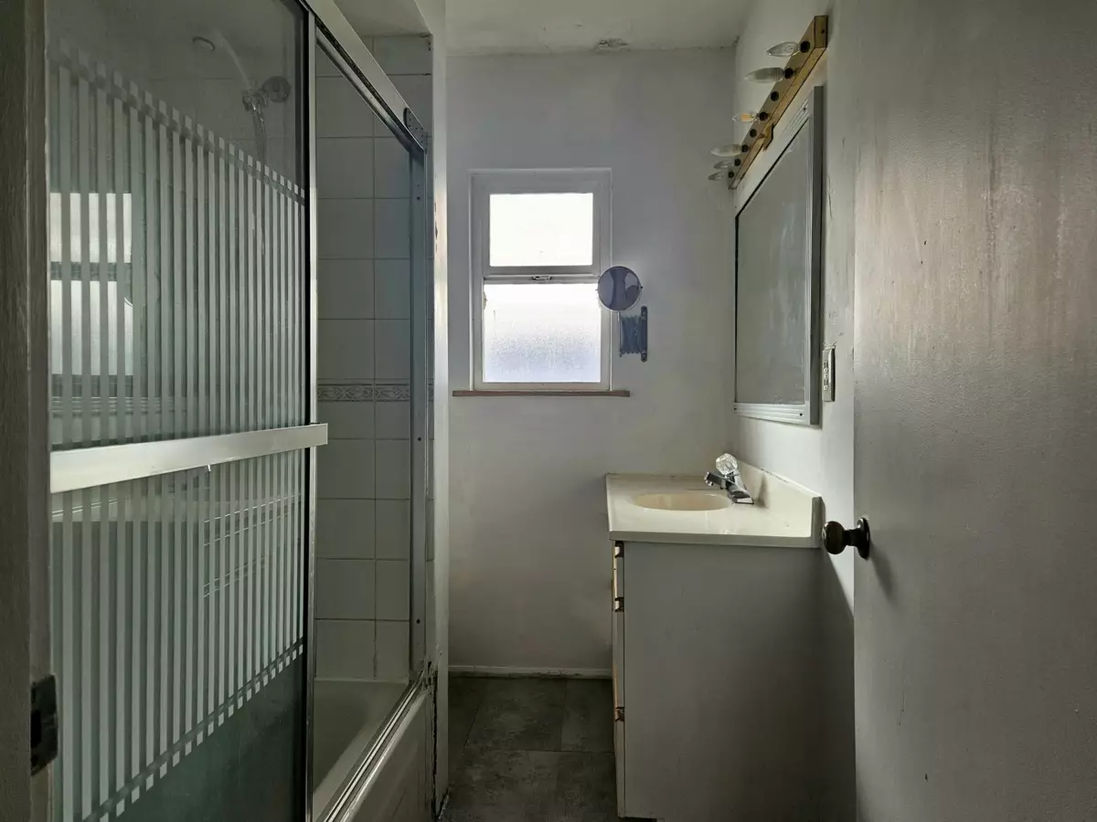 Powder Room Photo of 543 Rupert Street, Vancouver, BC