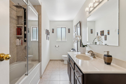 Entry Foyer Photo of 1068 Spruce Avenue, Port Coquitlam, BC