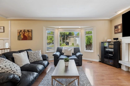 Kitchen Island Photo of 1068 Spruce Avenue, Port Coquitlam, BC