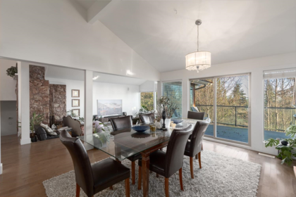 Kitchen Photo of 1448 Sandhurst Place, West Vancouver, BC