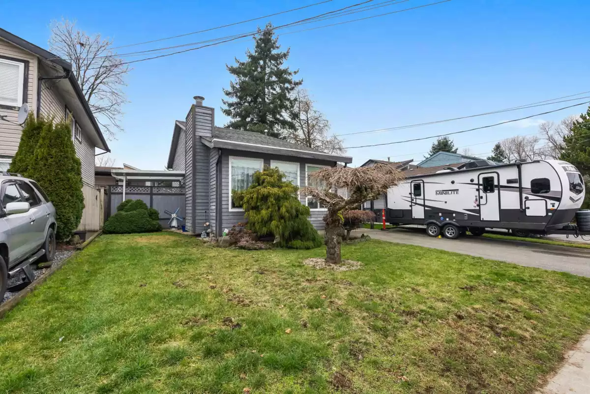 Family Room Photo of 8153 122a Street, Surrey, BC