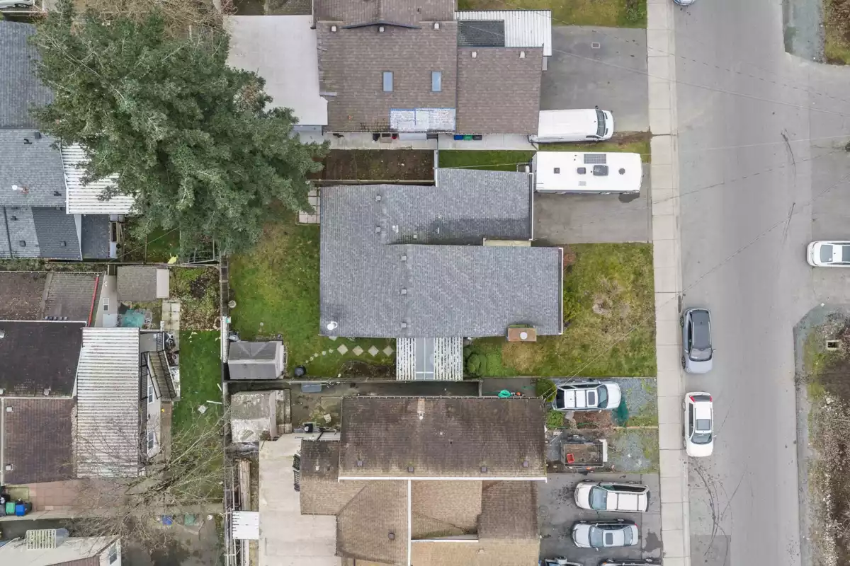 Kitchen Island Photo of 8153 122a Street, Surrey, BC