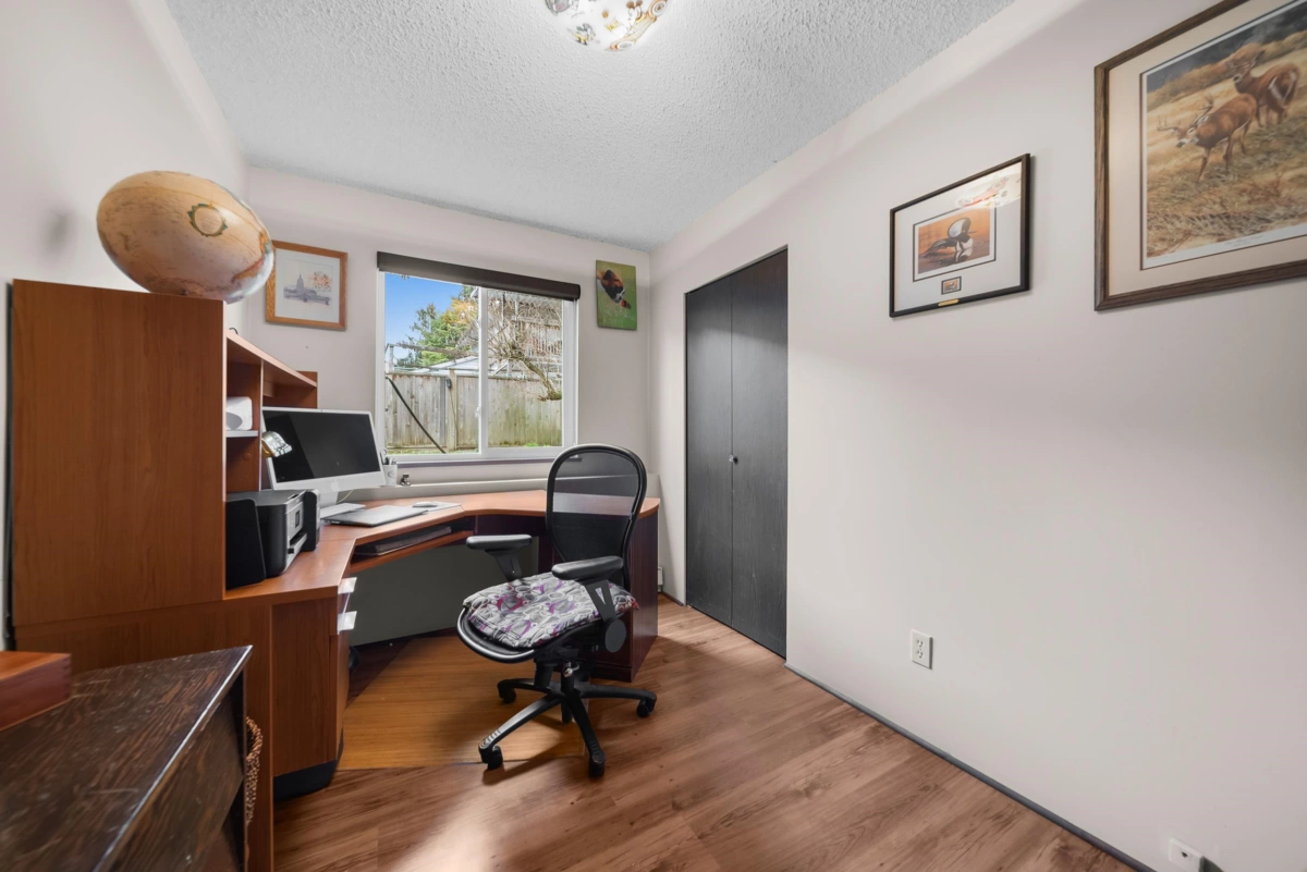 Laundry Room Photo of 8153 122a Street, Surrey, BC